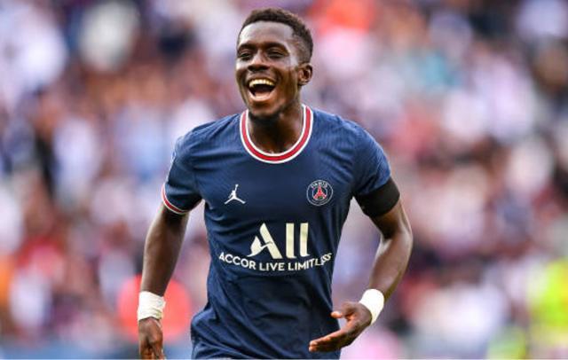 Pochettino-sings-Gueyes-praise-after-PSG-goal-against-Clermont.jpg
